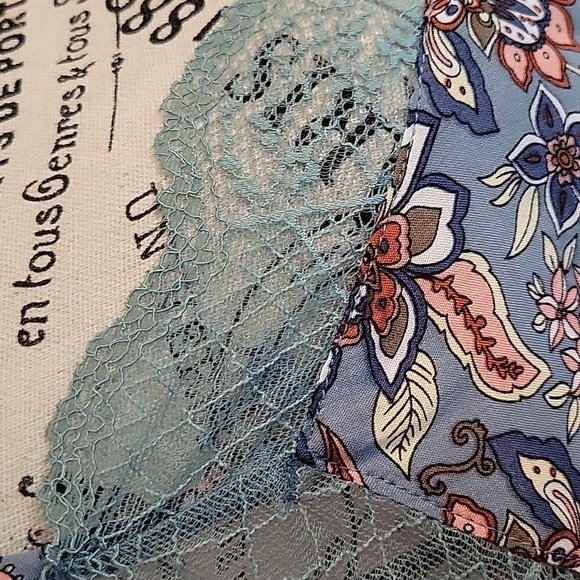 ⭐️NEW⭐️Fall floral camisole - Picture 3 of 8